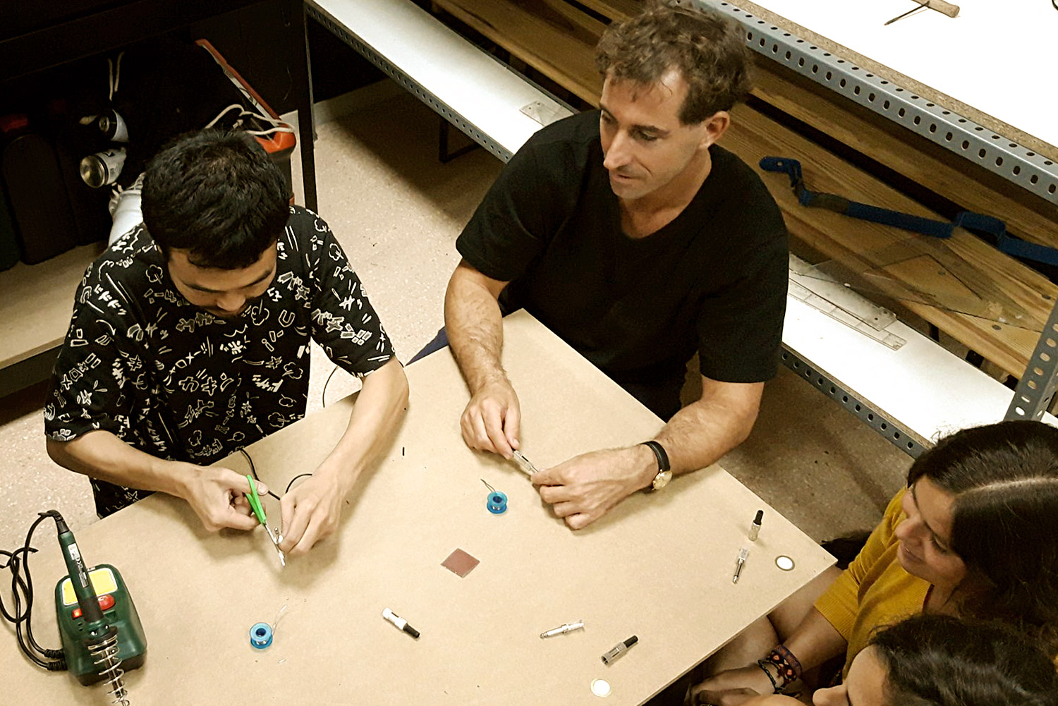 Artists Lolo & Sosaku during a MESH workshop about art and creative technologies.