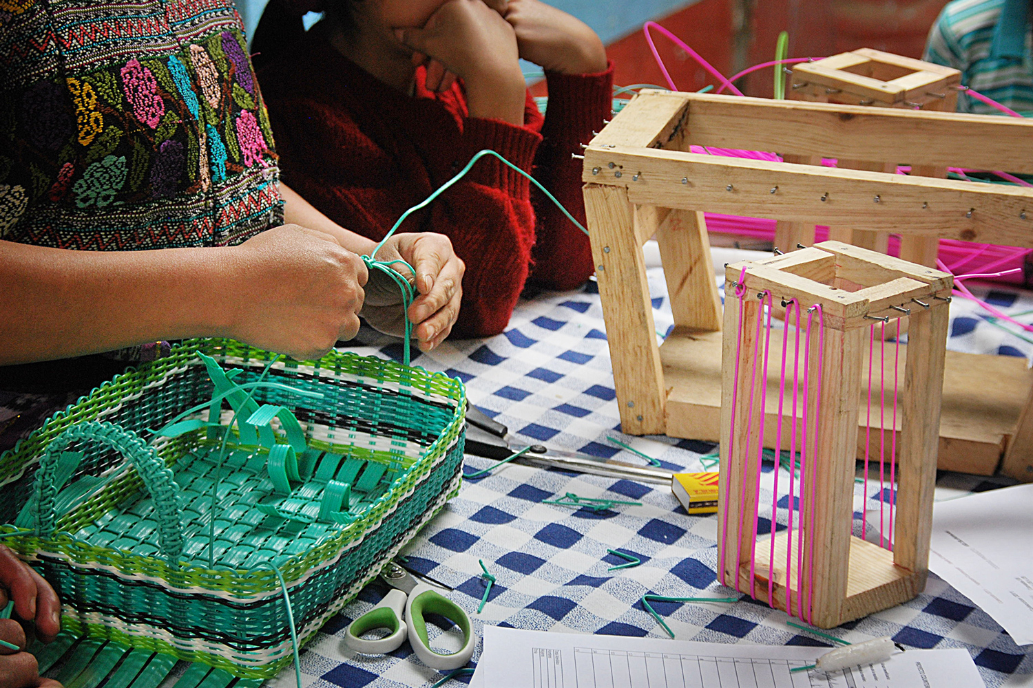 Artisan of the Asdir Association working on the elaboration of baskets with PVC thread